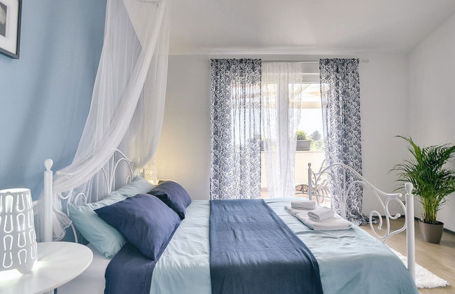 Superb Modern Villa With Pool, Large Fenced Yard Near the Beach - Foto 4