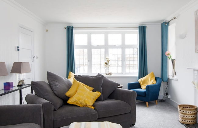 Bright Modern 4 br House 100 Metres From Beach - Photo 15