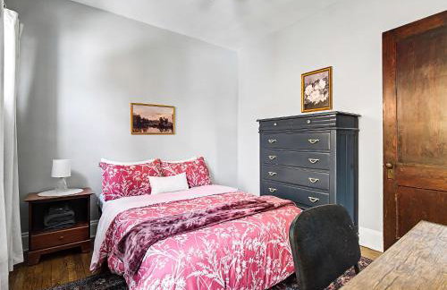 Modern & Cozy 2BR Retreat Near West Blvd - Foto 5