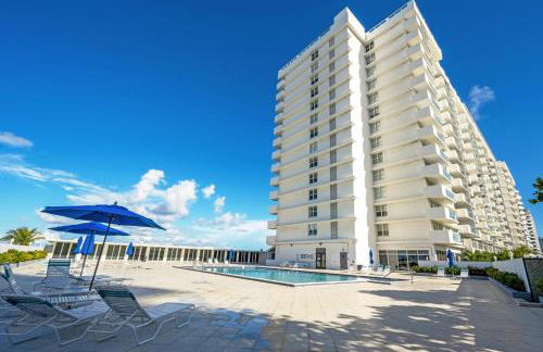 Pavilion Residences on the Beach - Photo 2