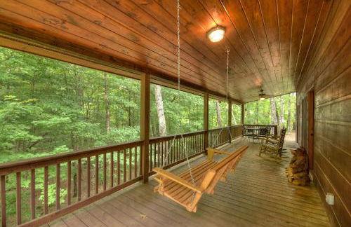 Ole Bear Paw Cabin - Cherry Log GA - Cozy Retreat, Stunning Views, Hot Tub, Outdoor Fire Pit, Porch Swing - Foto 6