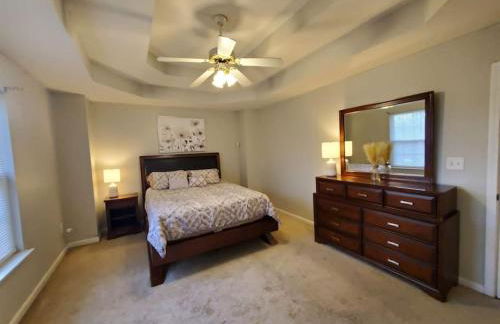 Lovely 5 Bedrooms, 3 Full Baths Home Near Parks! - Foto 13