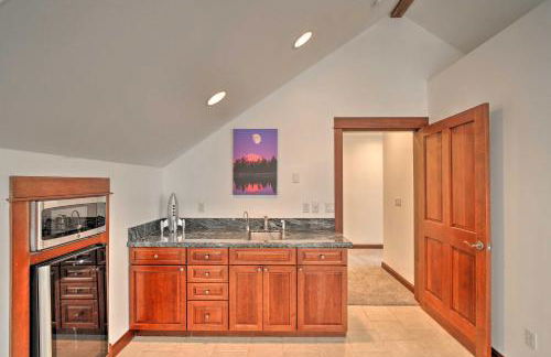 Lake Lovers Oasis Hot Tub and Mt Rainier View! - Foto 17