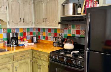 2 bed with Washer and Dryer, pets ok, 5 min to Farmers Market - Foto 5