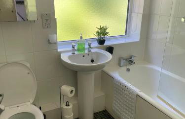 The Coral Suite - 2 Bedroom Apartment with 5G Wi-Fi in Lakeside, Cardiff minutes from Roath Park Lake - Foto 17