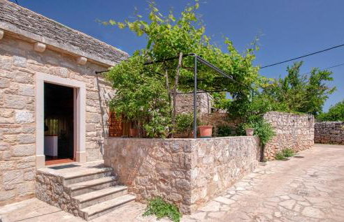 1 Bedroom Cozy Home In Rudina - Foto 1