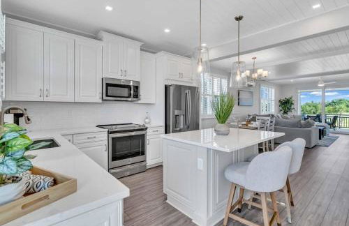 Bayview Pointe - Luxury home with heated pool! Near Anna Maria isle! - Photo 10