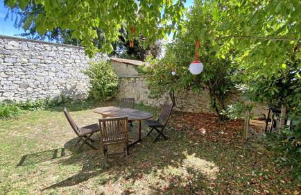 La maison Janisse - gîte en centre-ville avec jardin - Foto 32