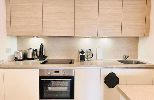 Lakeside Retreat - Spacious 1BR - Peaceful Base Near Wembley - Foto 6