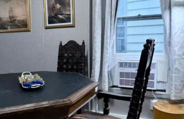 Comfy, Close to Downtown with Lake & Lift Bridge Views - Foto 33