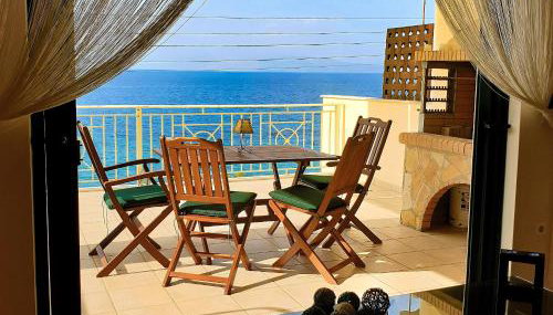 Derveni Seaside Apartments - Deluxe Sea View Penthouse Jacuzzi-BBQ & Groundfloor Garden View Apartment - Foto 5