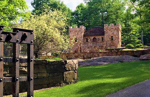 HIGHLANDS CASTLE overlooking Lake George plus 2 other CASTLES & SUITES - Foto 7