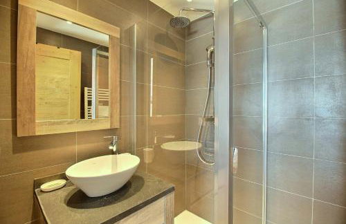 ARC 1600, LE RIDGE, Appartement 10 personnes Duplex Vue Montagne - ski aux pieds - Sauna, Hammam, Piscine, Salle de salle de sport-fitness - Foto 23