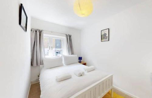 4 bedroom family home on Piccadilly line - Foto 10