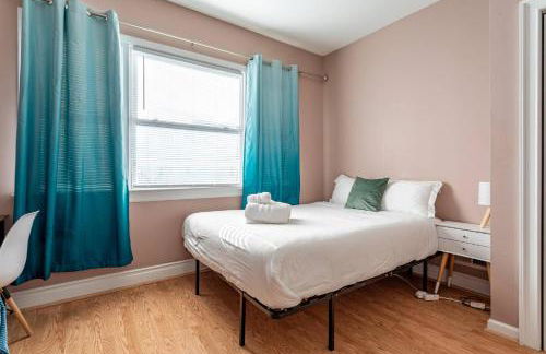 City Outside Serenity Inside: 2B1B NYC - 40 Min - Photo 14