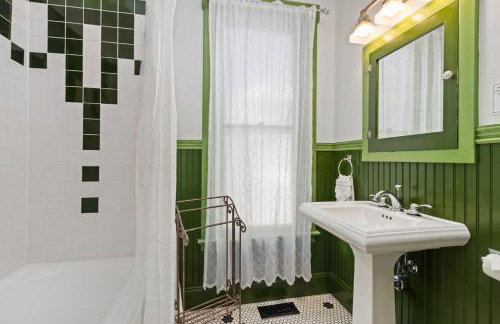 City Park Charm - Vintage Home with Modern Comforts - Foto 39