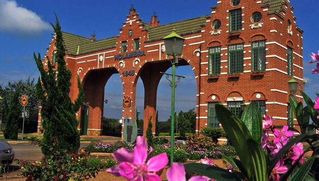 Entrance to Holambra