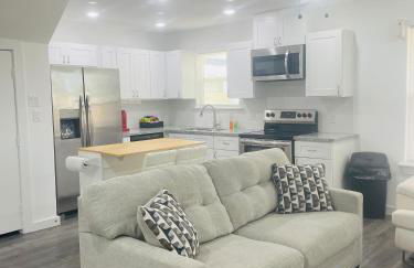 3BR Townhome 15mins from Downtown Sleeps 6 - Foto 1