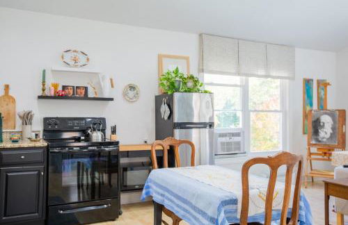 Studio Apt on HRT hosted by Longview Stays - Foto 15