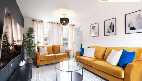 Four Bedroom Semi Detached House By Klarok Accommodation Peterborough With Free Parking & Garden - Foto 3