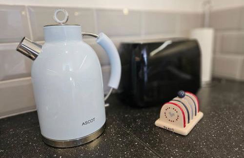 StayZen Apartments - Free Parking & Private Garden Ground Floor Central Woking - Business & Leisure - Photo 37