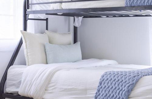 Gorgeous 10 Acre Modern Farmhouse & Private Pond - Photo 4