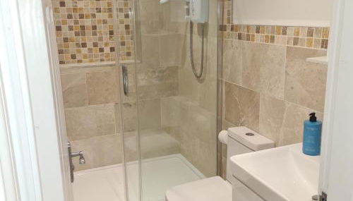 Cozy apartment in Burton town centre - Foto 4, towels, Shower
