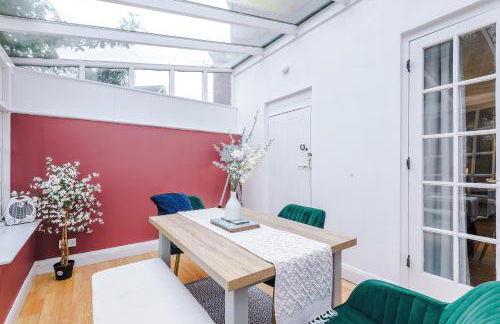 Stylish 4 Bedroom Home in Port Sunlight with 7 Beds Perfect for Business Bookings and Groups - Foto 26