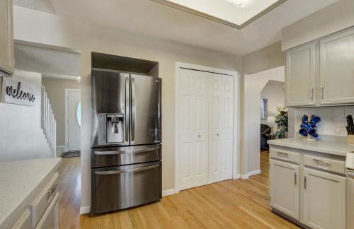 Deep Blue Spacious Escape w Hot Tub & Playground - Foto 24