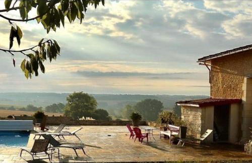 French Farmhouse Retreat with pool & superb views. - Foto 37