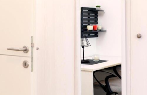 Modern 2-Bed Apt, Late check in available - Photo 19