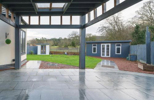 Modern 4-Bed Home Spacious & Comfortable - Pass the Keys - Foto 51