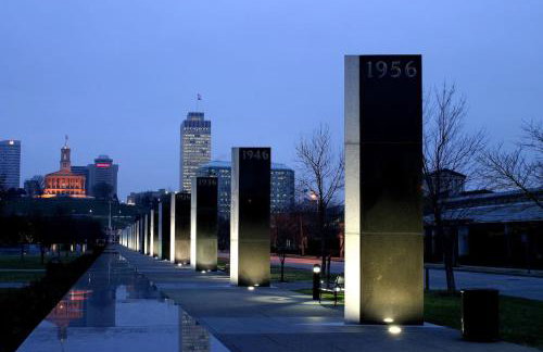 Luxury and Spacious Home with Private Garage and Fire Pit - Foto 47