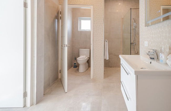 Modern Trestrapi Beach Villa 8 bed 8 Bath 2 Pools - Foto 47