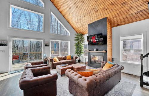 Chalet with Hot Tub, Game, Movie Room, Lake and Pool Access - Foto 12