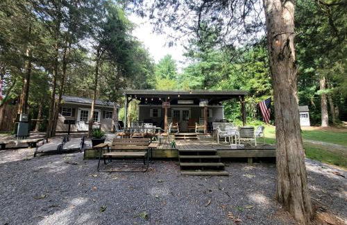 Private Pet-Friendly Cabins with Fire Pit for Nature Escapes in Clear Spring, Maryland, for Memorable Family Glamping Trips - Photo 10