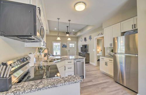 Ocean Isle Beach Home with Shared Lanai and Grill - Foto 13