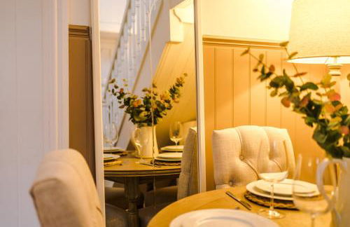 Country Charm Cottage Sleeps 4 & Free Parking - Photo 23