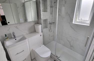 Luxury 3 Bed London Home - 3 stops away from Tottenham Stadium - Perfect for Holidays - Photo 19