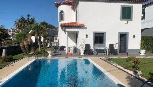 Funchal Apt- Sleeps 2 - Pool & Parking - Madeira - Foto 1