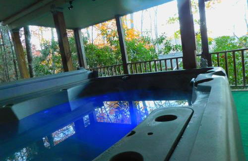 King Bed, Putt-Putt w/ Hot Tub, & Other Games - Foto 4