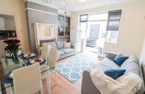 Spacious 4-Bed Home, Perfect Stay with Free WiFi - Foto 6