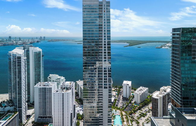 Luxury Condos at Four Seasons - Foto 44