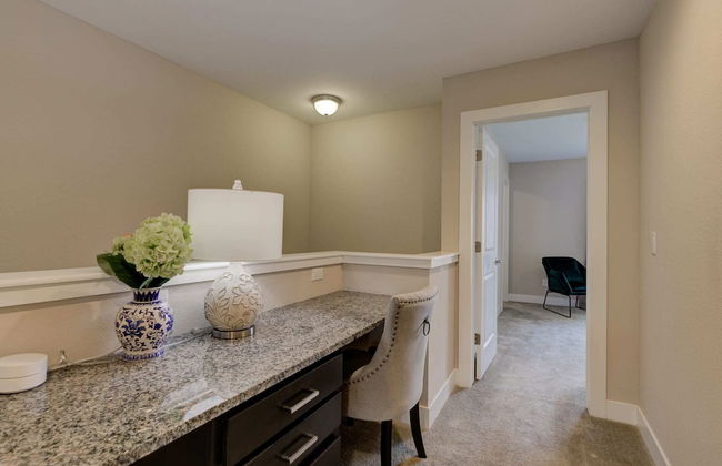 Marbella Lane Executive Townhome, 20 mins to Boulder - Photo 37
