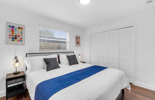 Hidden Gem 4 Bedroom Home with Private Pool & Game Room - Photo 5