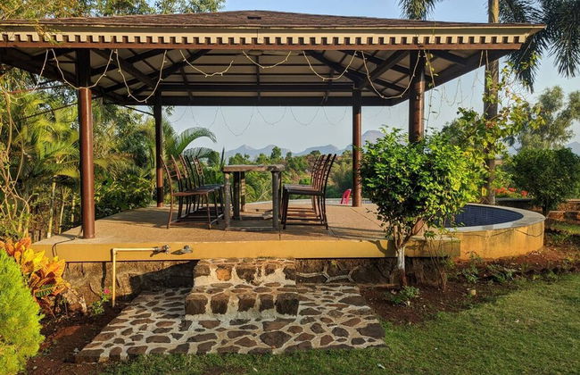 Stunning Views Rooftop Pool Lakefront Home - Photo 14