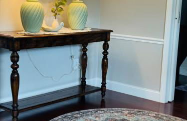 Bright Home for Family and Groups with Patio - Foto 9