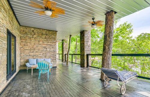 Upscale Getaway on Smith Lake with Boat Dock - Foto 22