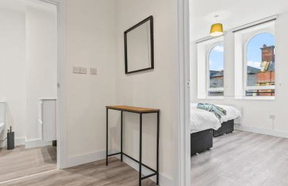 2BR Apartment with Sofa bed I Prime Town Centre Location I Gold St D-Lux, Modern Amenities, Walk to Train, Bus Stations, Shops & Cafés I Leisure and Business Stays Welcome - Foto 9