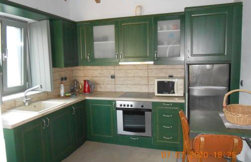 Lakonian home - Photo 8